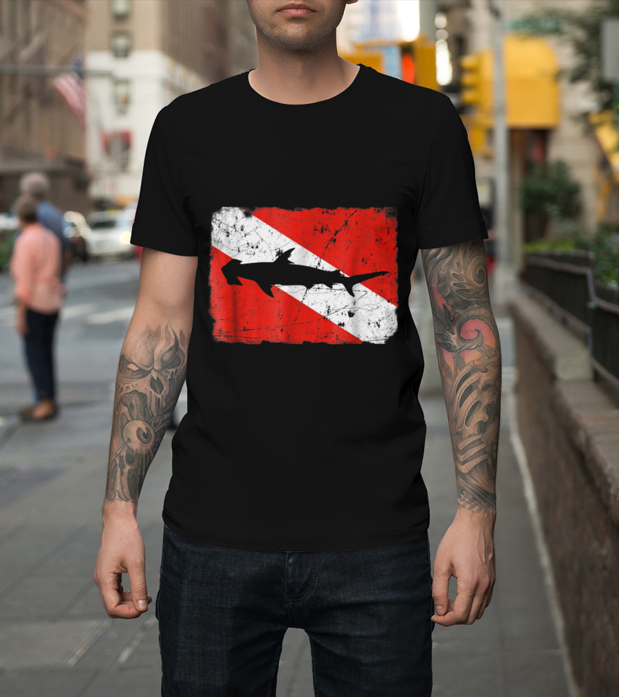 Hammerhead Shark Divers Vin Dive Flag T-Shirt