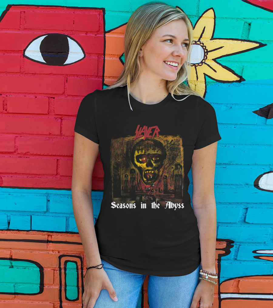 Slayer Seasons In The Abyss Skull Art With Cryptic Figures And Red T-Shirt