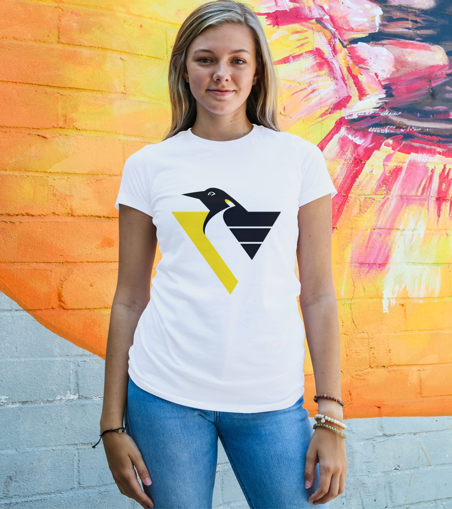 Pittsburgh Penguins Retro Penguin Triangles T-Shirt