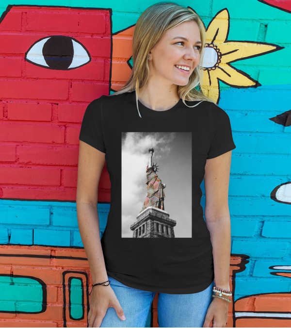 Funky Landmark Ny Statue Colorful Psychedelic T-Shirt