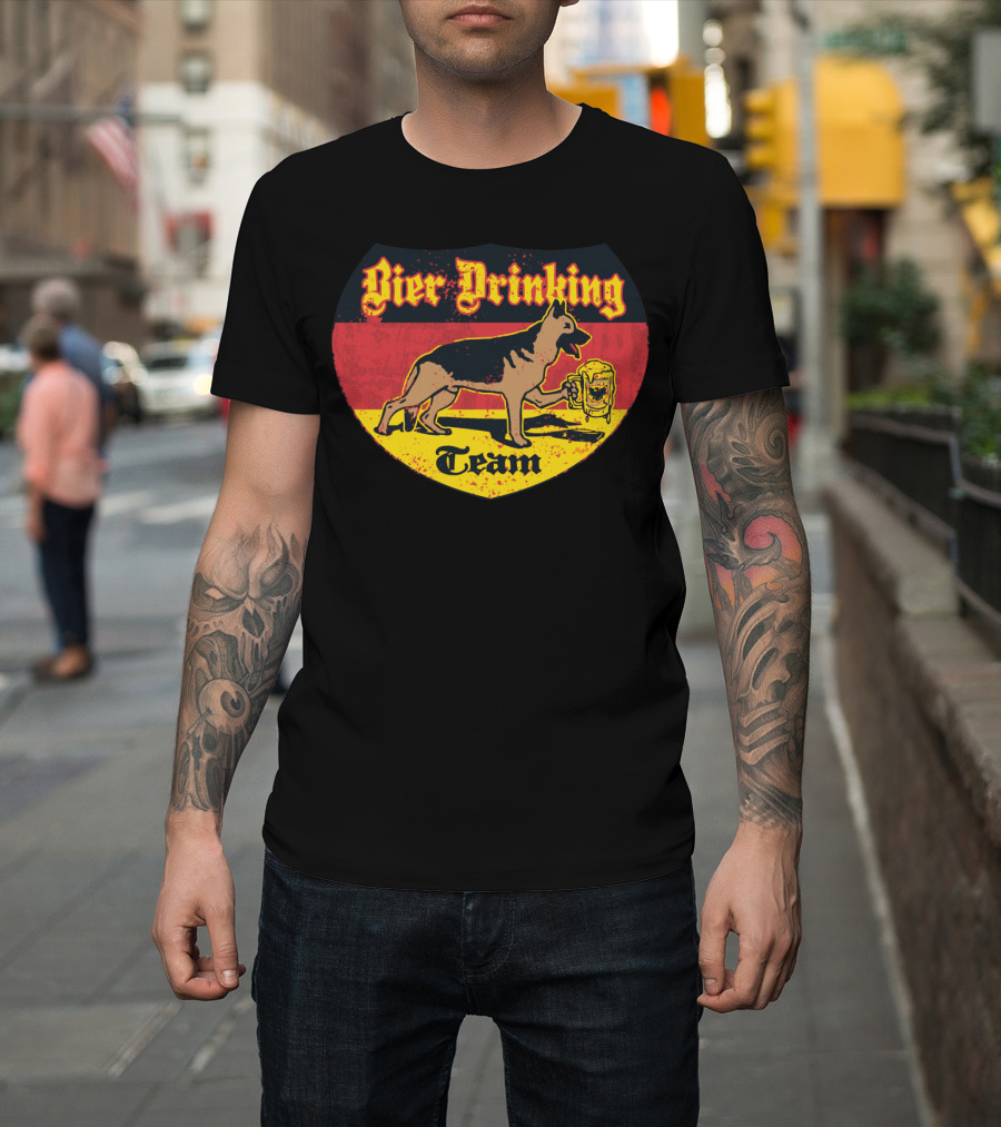 Bier Drinking Team German Shepherd Shield Flag T-Shirt