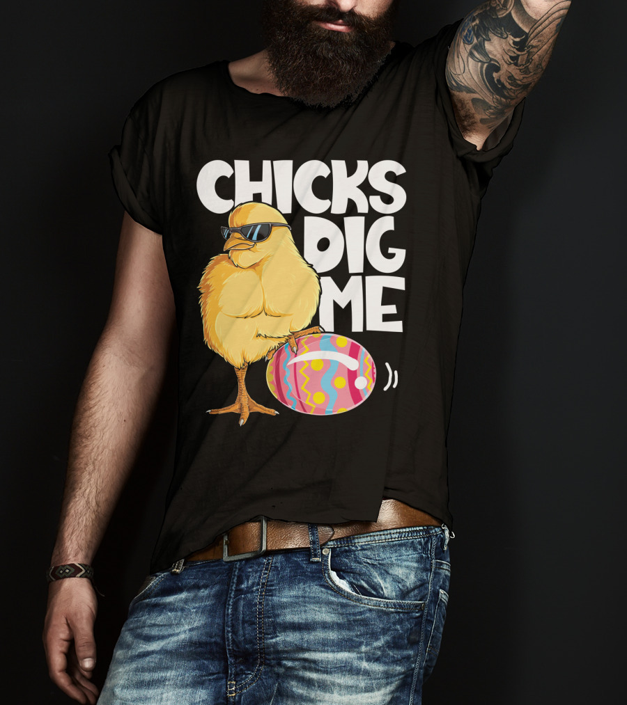 Chicks Dig Me Easter Bunny Ears Egg Men17 Sunglasses Cool Chick Egg T-Shirt
