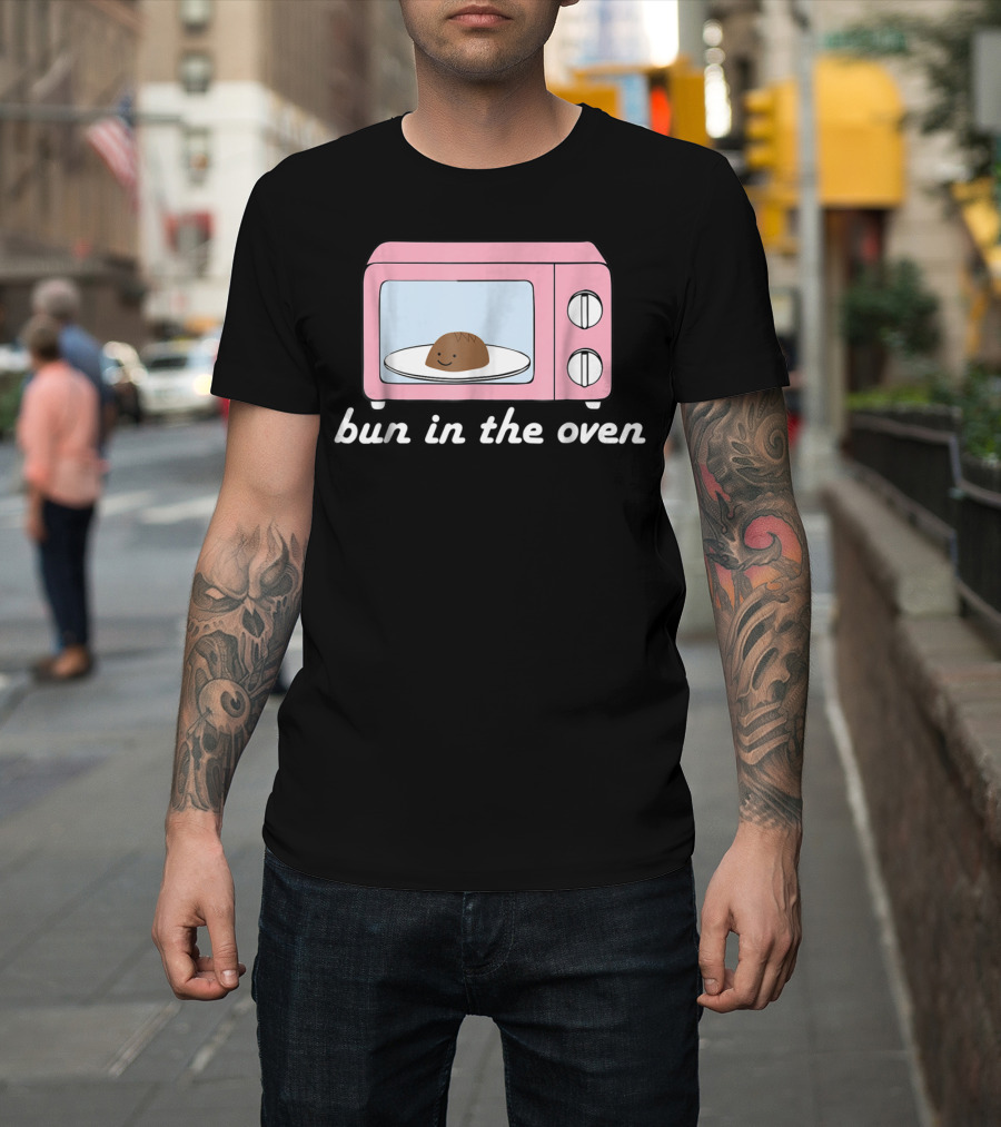 Bun In The Oven Expecting Baby Announcement Pink Microwave T-Shirt