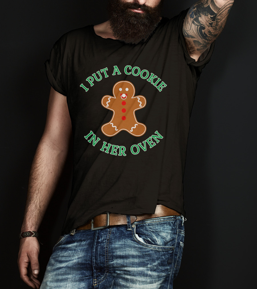 I Put A Cookie In Her Oven Christmas Pregnancy Baby Reveal Pregnant Dad T-Shirt
