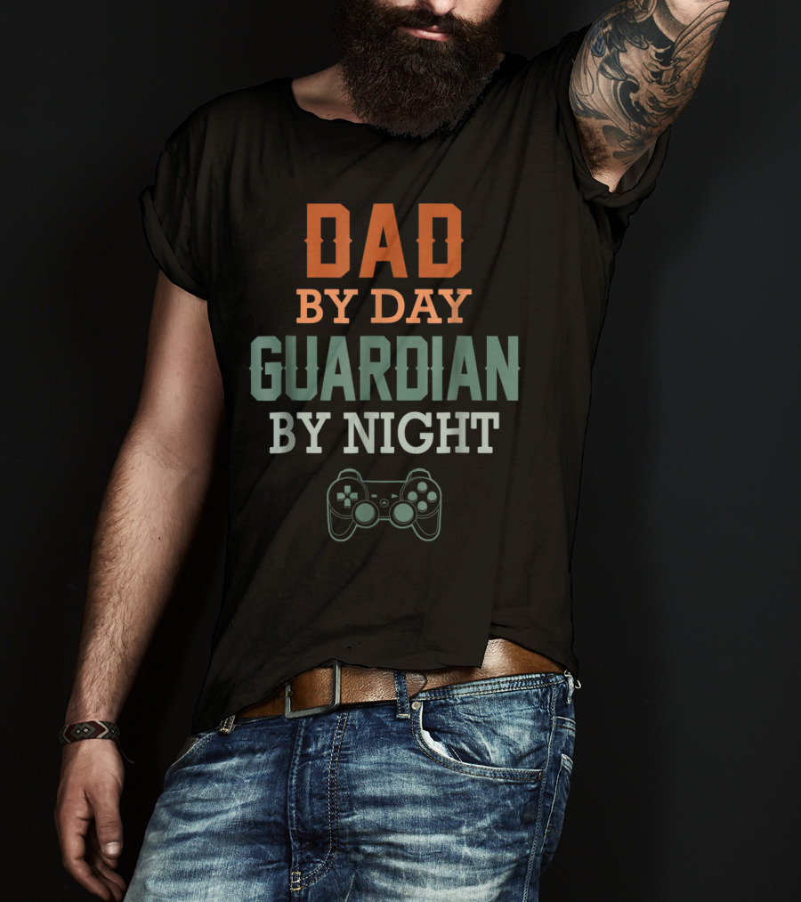 DAD BY DAY GUARDIAN BY NIGHT Gaming Controller T-Shirt