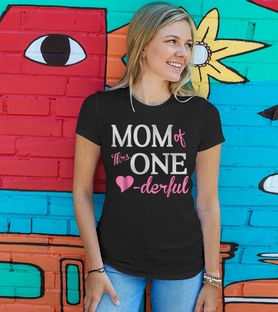 MOM Of Mrs. ONE-derful Heart Design First Birthday T-Shirt