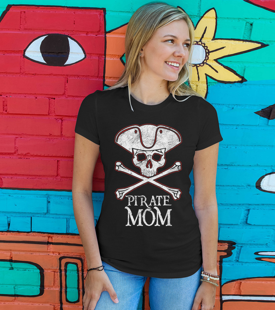 PIRATE MOM Skull Crossbones Halloween Captain T-Shirt