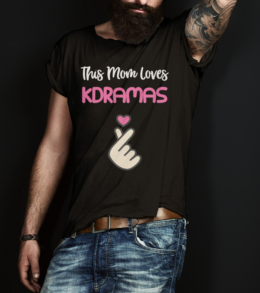 This KPop Mom Loves Kdramas With Heart Hand Gesture T-Shirt