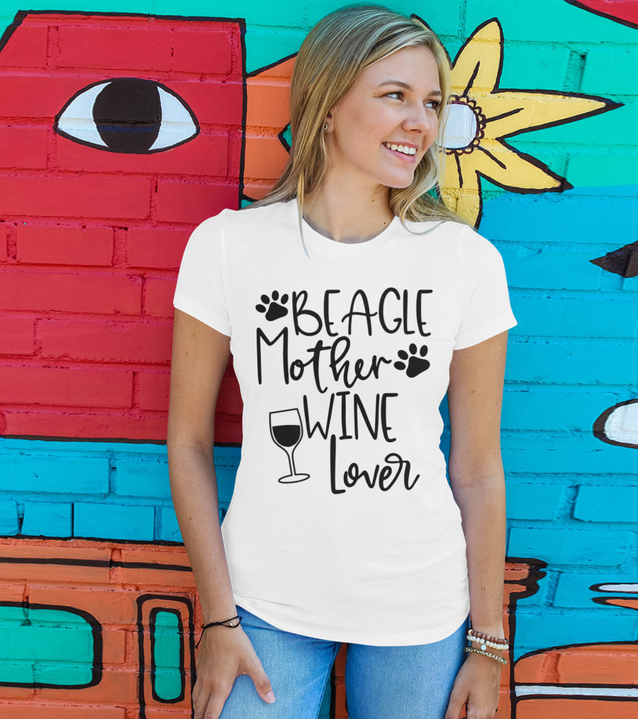 Beagle Mother Wine Lover Women's Cute Dog Paw Prints T-Shirt