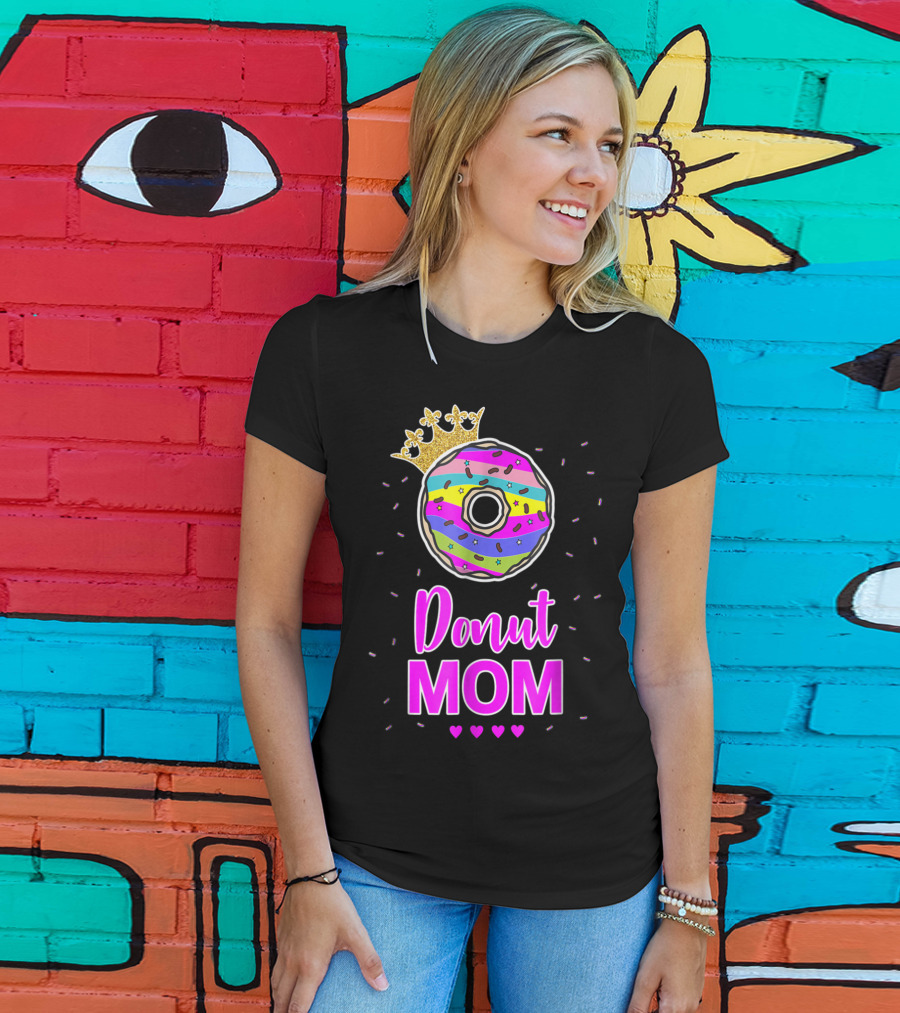 Donut Mom Birthday Girl Matching Family Cake24 Multicolored Crown Hearts T-Shirt