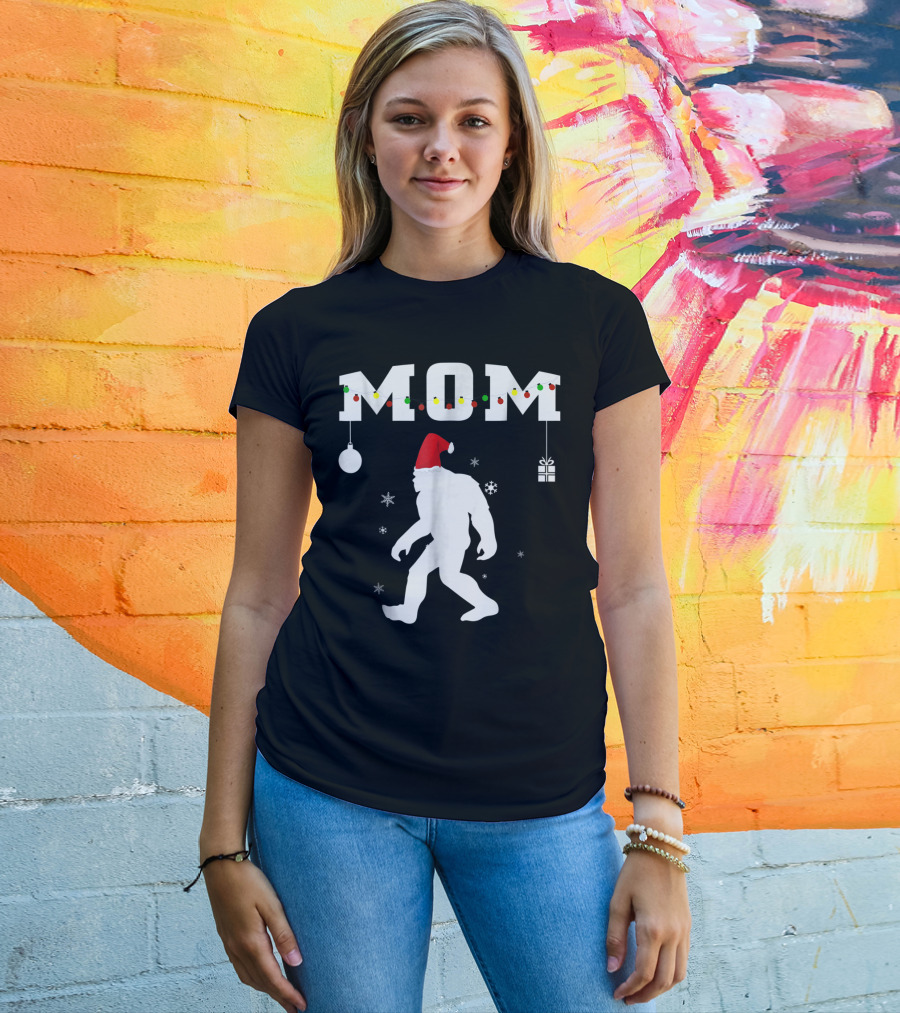 Bigfoot Mom Christmas Santa Hat Ornament Snowflakes Gift T-Shirt