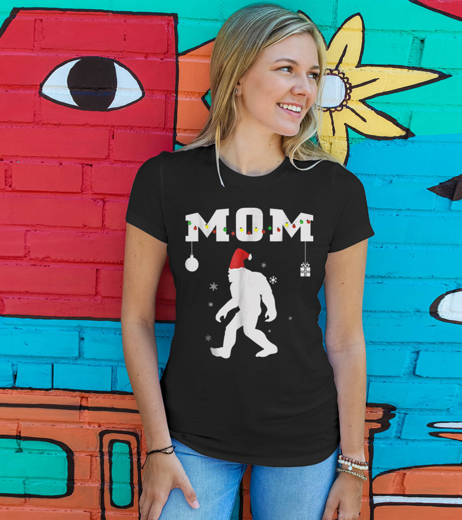 Bigfoot Mom Christmas Santa Hat Ornament Snowflakes Gift T-Shirt