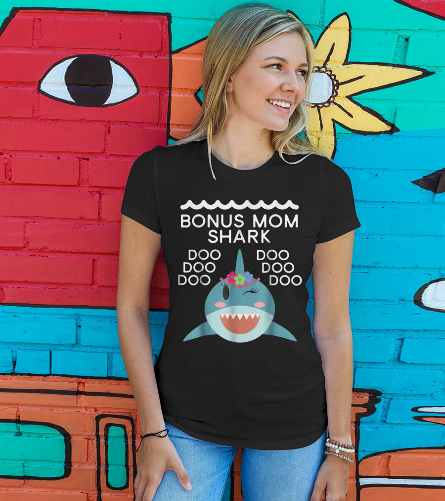 Bonus Mom Shark Doo Doo Doo Doo Doo Doo Doo T-Shirt