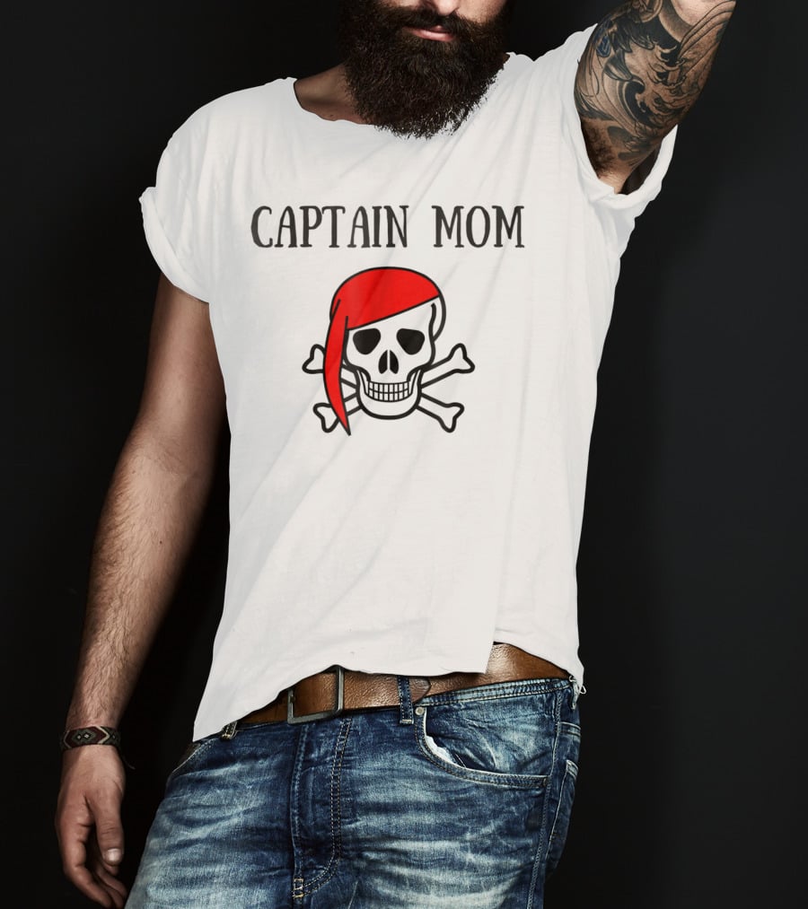 Captain Mom Pirate Skull Red Bandana Halloween Women T-Shirt