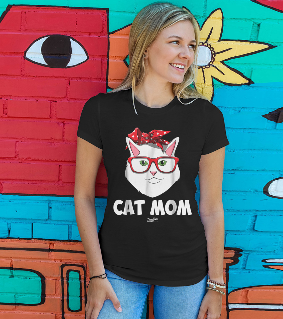 Cat Mom Funny Cat Lover With Glasses And Red Bow T-Shirt
