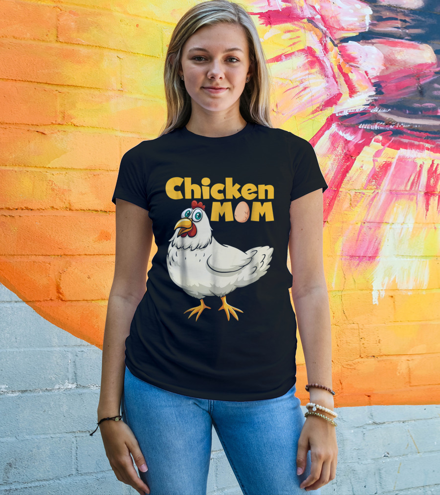 Chicken Mom Cute Cartoon Hen With Egg Lettering T-Shirt