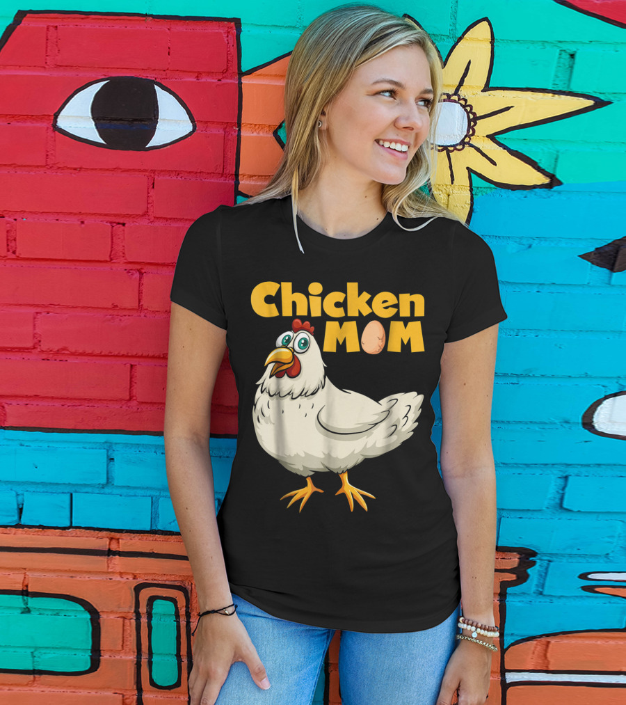 Chicken Mom Cute Cartoon Hen With Egg Lettering T-Shirt