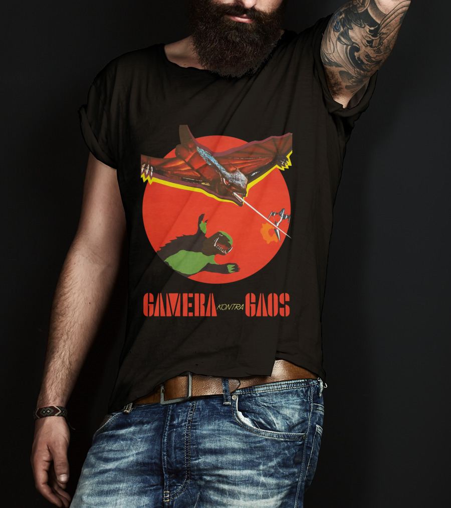 Gamera Kontra Gaos Retro Monster Battle Scene T-Shirt
