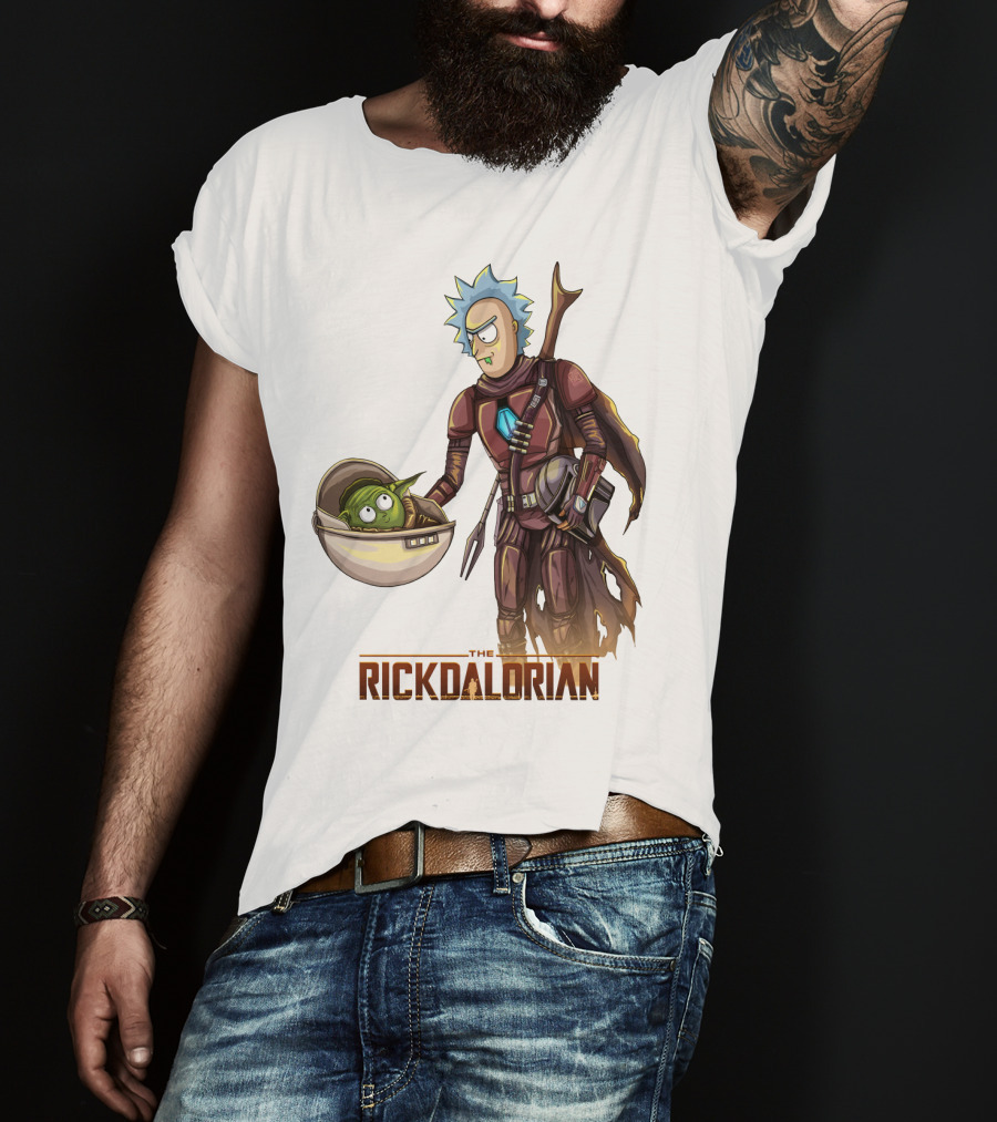 The RICKDALORIAN Sci-Fi Character Fusion With Armor And Green Alien In Pod T-Shirt