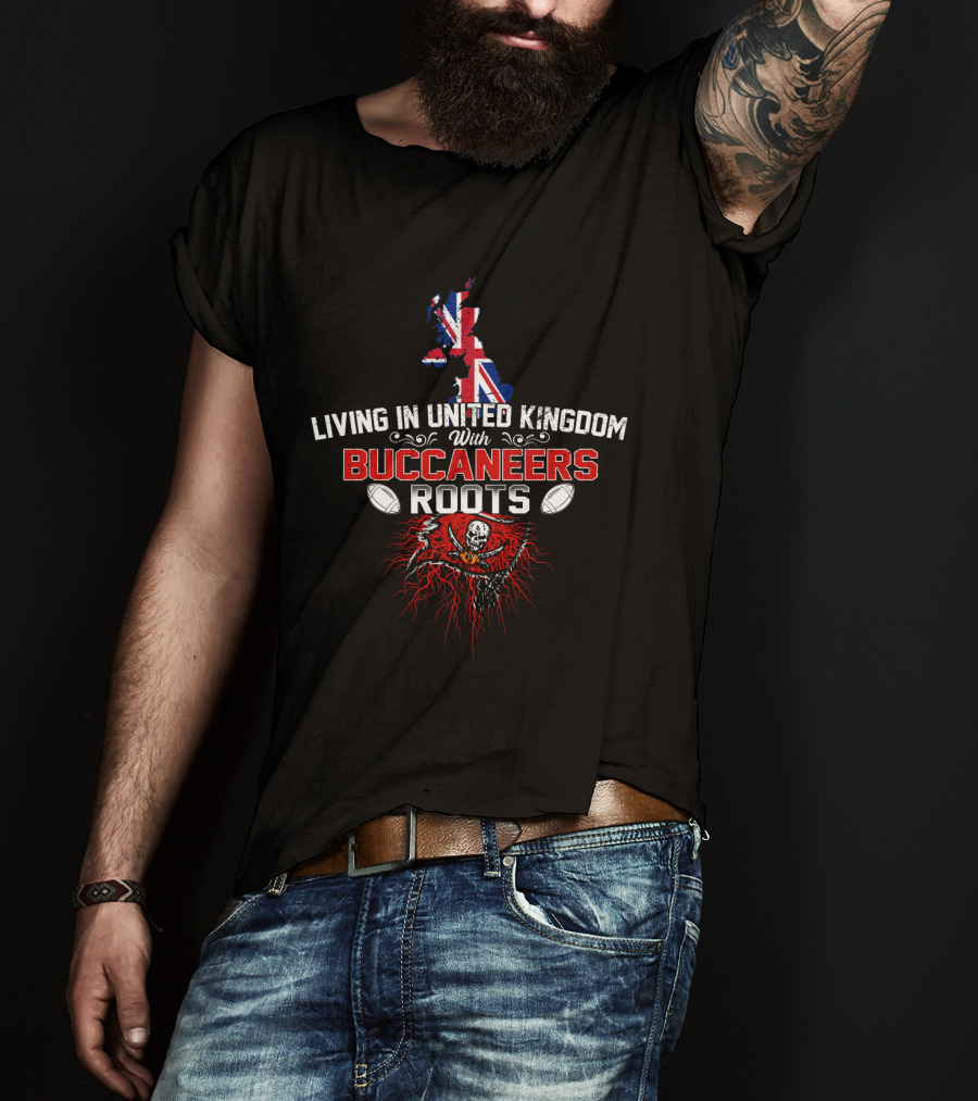 Living In United Kingdom With Buccaneers Roots UK Flag Pirate Skull Footballs T-Shirt