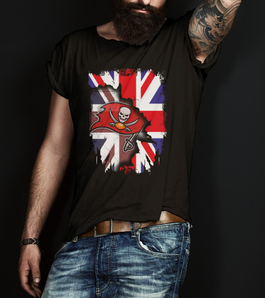 United Kingdom Flag With Buccaneers Skull And Swords T-Shirt