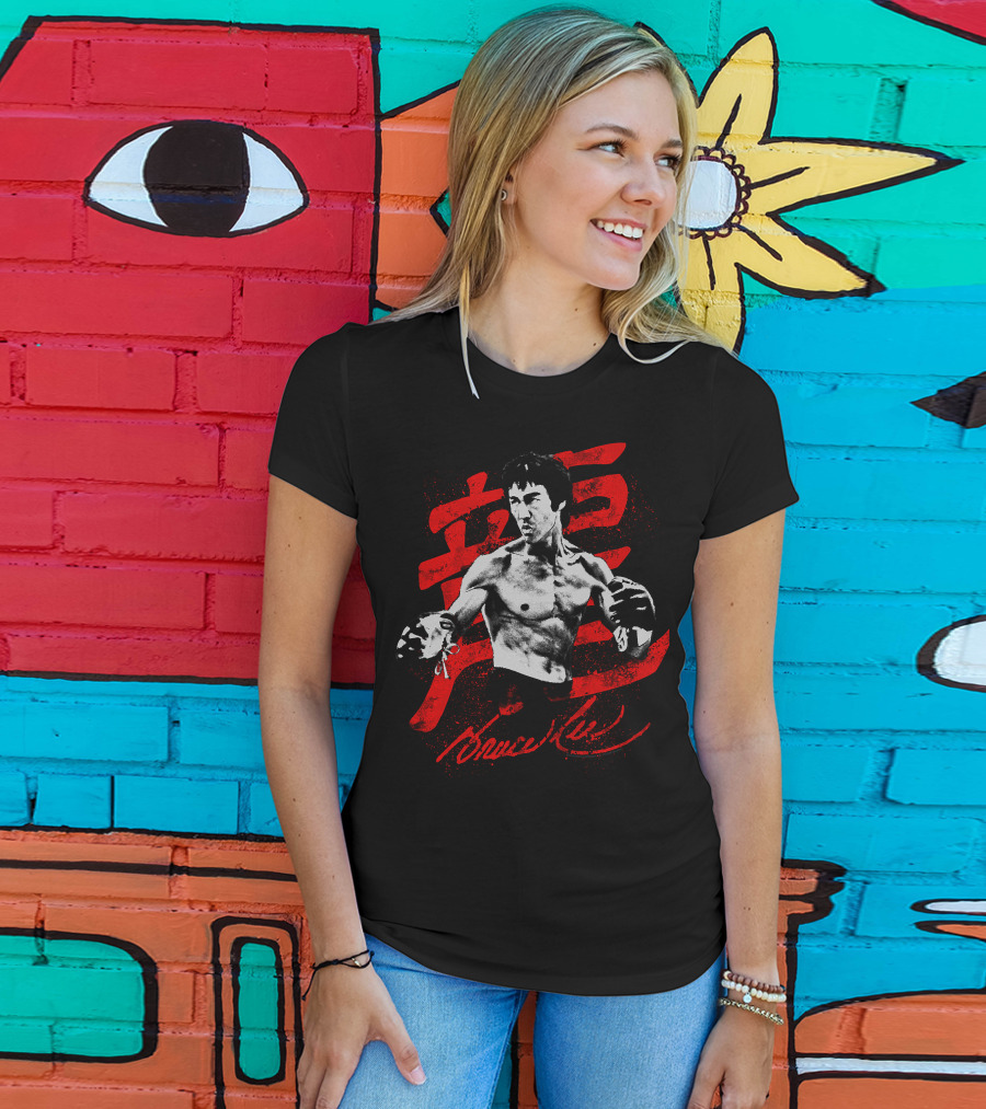 Bruce Lee Fighting Pose With Red Kanji Background T-Shirt