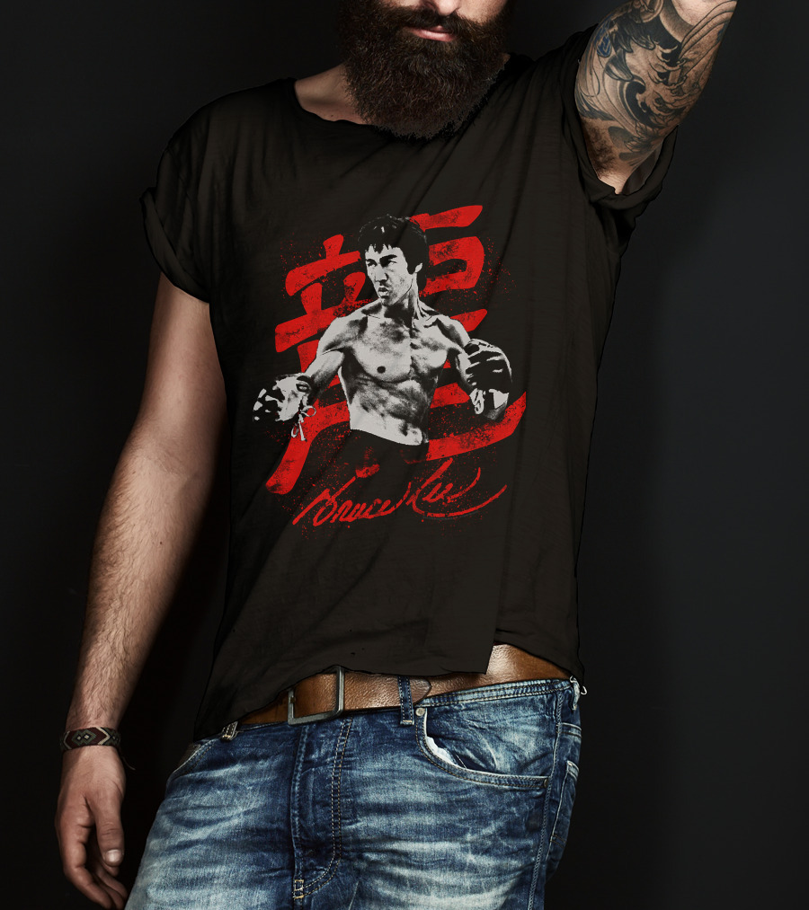 Bruce Lee Fighting Pose With Red Kanji Background T-Shirt