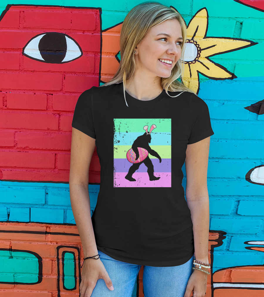Vintage Bigfoot Easter Bunny Eggs Sasquatch Retro Gradient T-Shirt