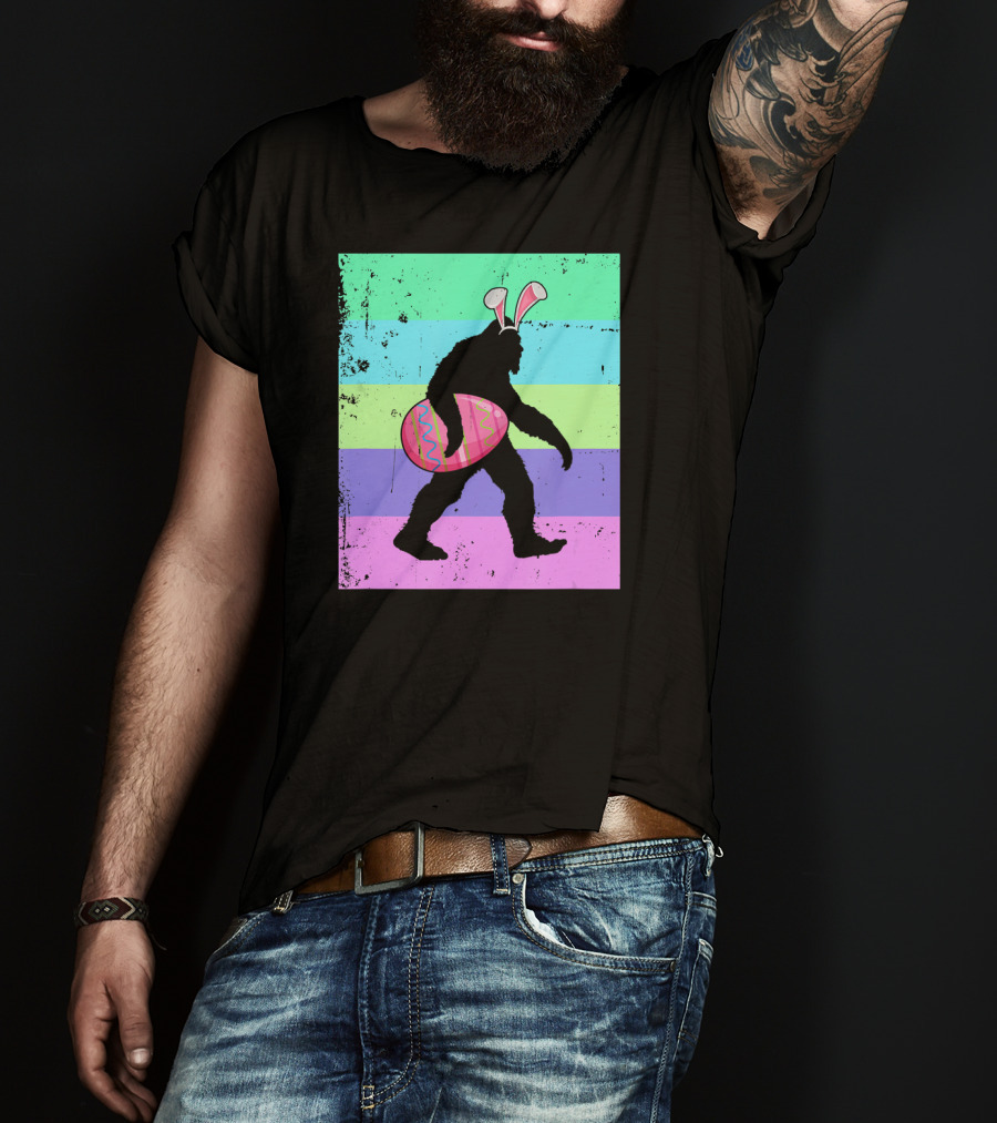 Vintage Bigfoot Easter Bunny Eggs Sasquatch Retro Gradient T-Shirt