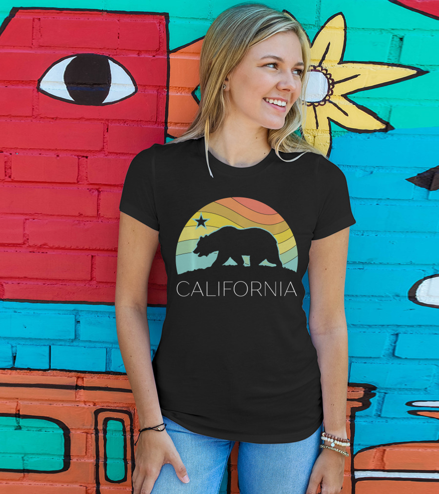 Retro California Bear Vintage Beach Cali Pride Surf 70s 80s Star Rainbow T-Shirt