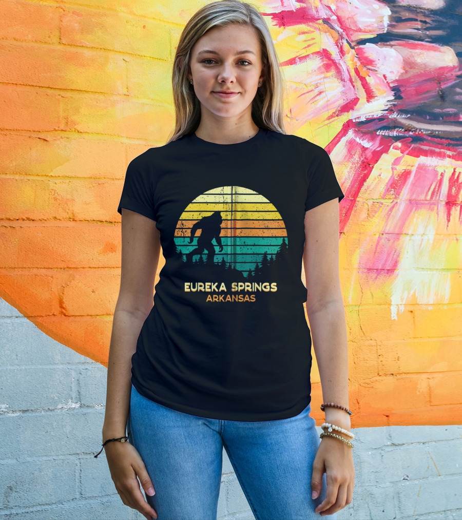 Eureka Springs Arkansas Retro Bigfoot Silhouette Sunset T-Shirt