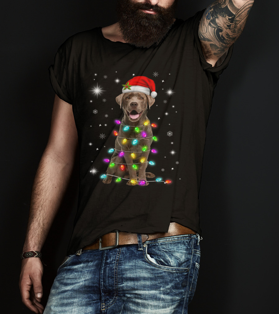 Chocolate Labrador Santa Hat Christmas Lights Snowflakes T-Shirt
