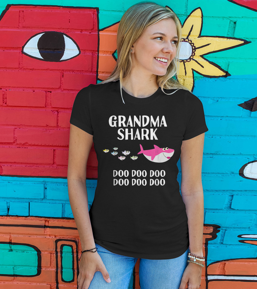 Grandma Shark Doo Doo Doo Family Matching T-Shirt