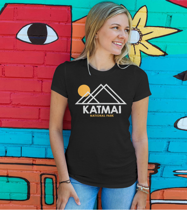 Katmai National Park Alaska Mountain Outline With Sun T-Shirt