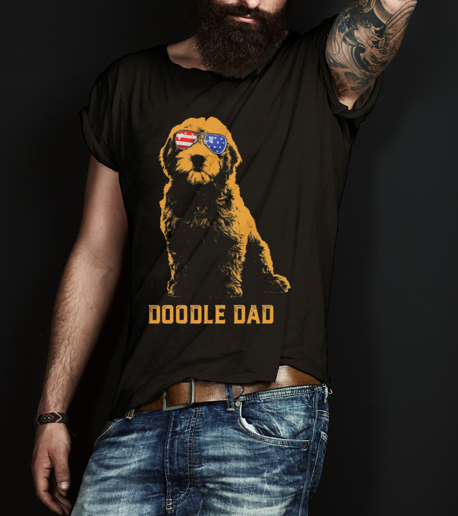 Doodle Dad Men's Goldendoodle With American Flag Sunglasses T-Shirt