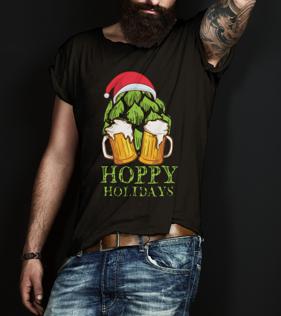 Hoppy Holidays Funny Christmas Craft Beer Hops With Santa Hat And Beer Mugs T-Shirt