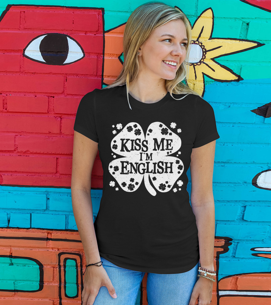 Kiss Me I'm English Shamrock St Patrick's Day T-Shirt