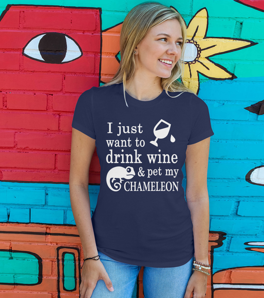 I Just Want To Drink Wine And Pet My Chameleon T-Shirt