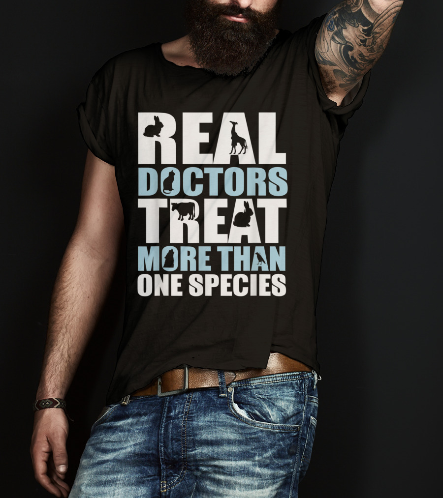 Real Doctors Treat More Than One Species Giraffe Cat Cow T-Shirt