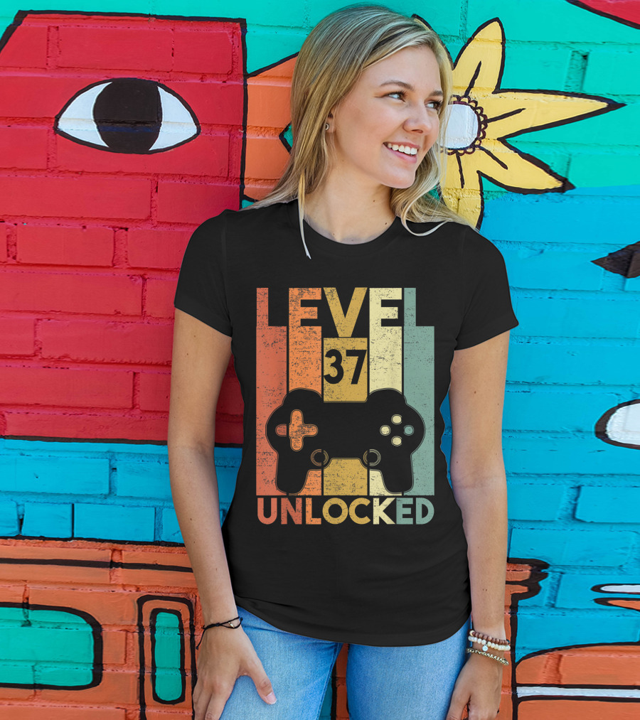 Level 37 Unlocked 1983 Birthday Gaming Controller T-Shirt