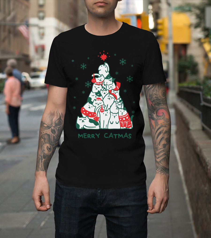 Merry Catmas Funny Cat Christmas Tree Holiday Cats Snowflakes Red Green T-Shirt