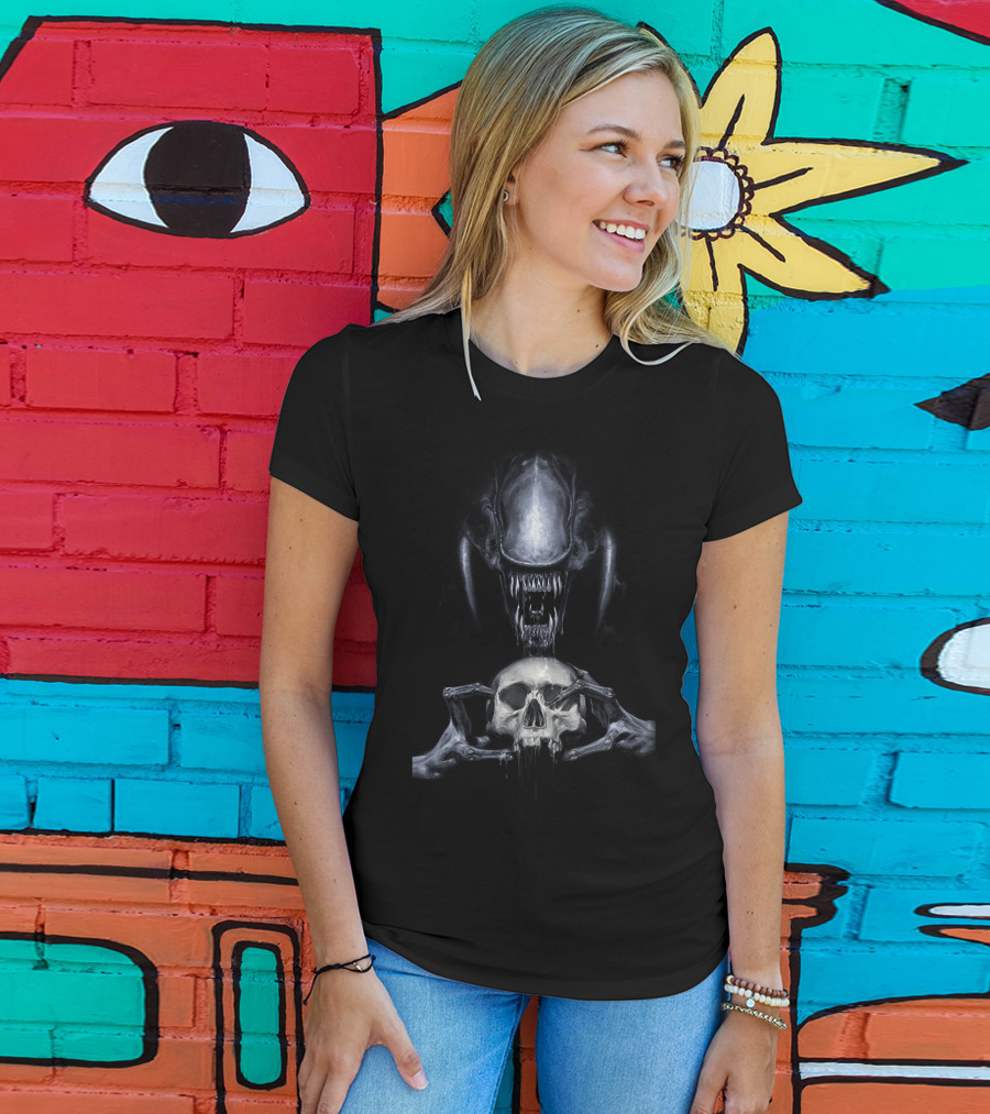 Aliens Fire And Stone Skull And Creature Duel T-Shirt