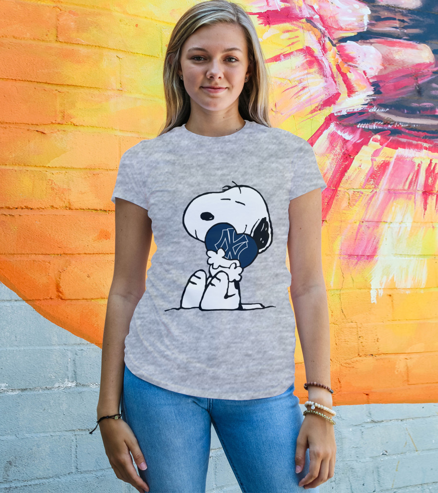 Snoopy Hugging New York Yankees Iconic Baseball Symbol T-Shirt