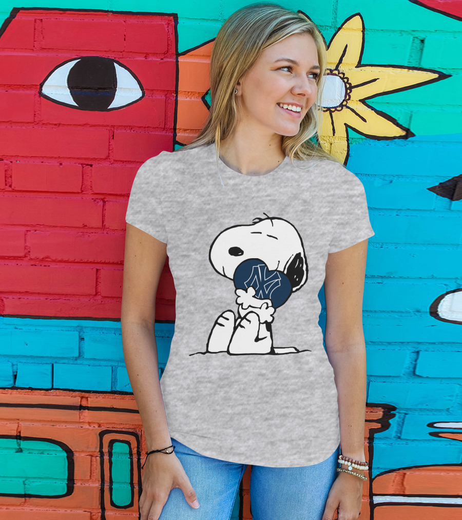 Snoopy Hugging New York Yankees Iconic Baseball Symbol T-Shirt