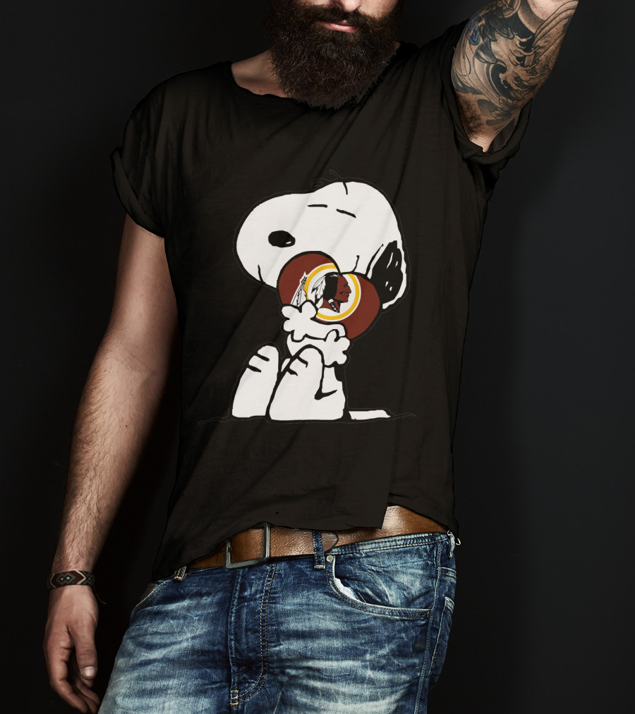 Snoopy Hugging Washington Redskins Football T-Shirt