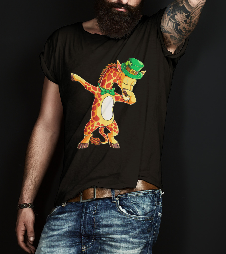 Dabbing Giraffe St Patricks Day Leprechaun Hat Green Bowtie T-Shirt