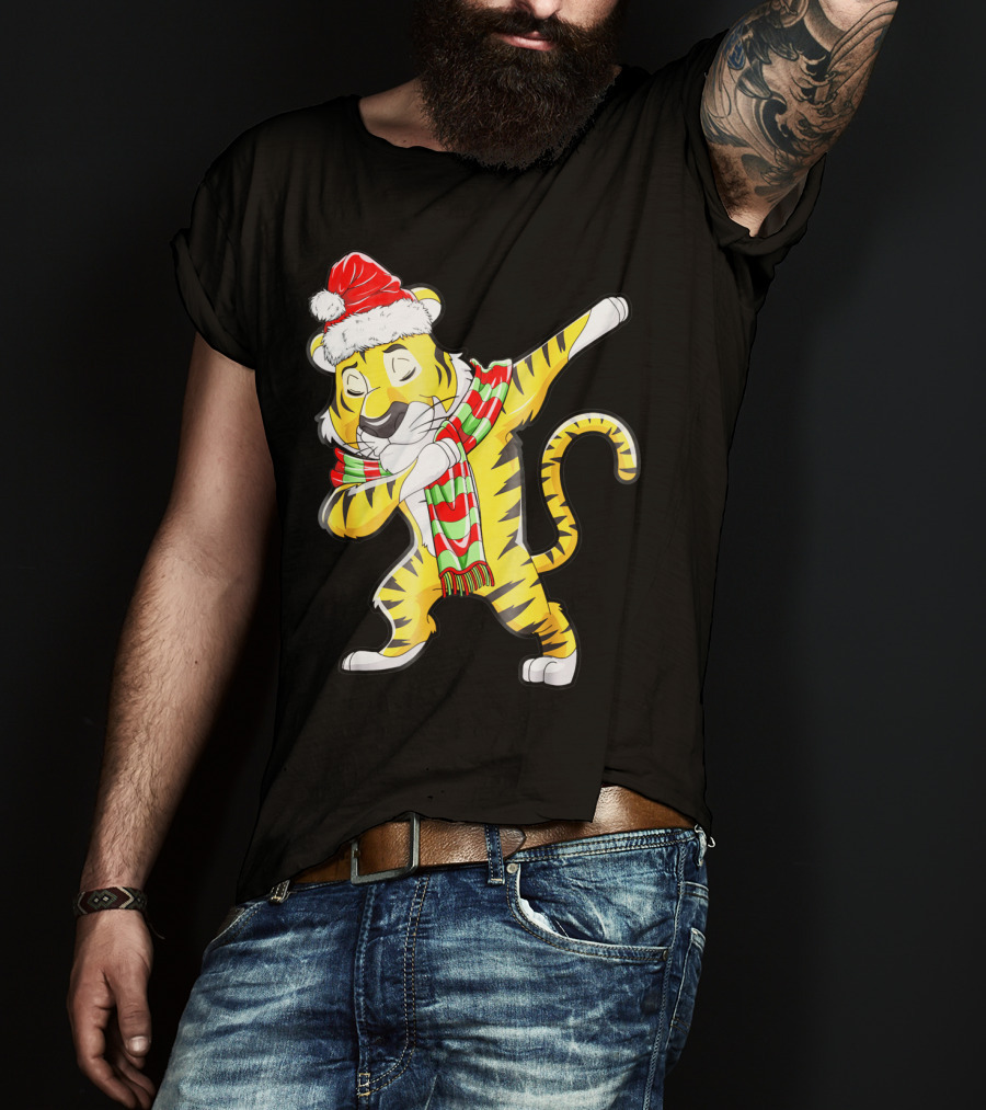 Dabbing Tiger Santa In Santa Hat And Festive Scarf T-Shirt