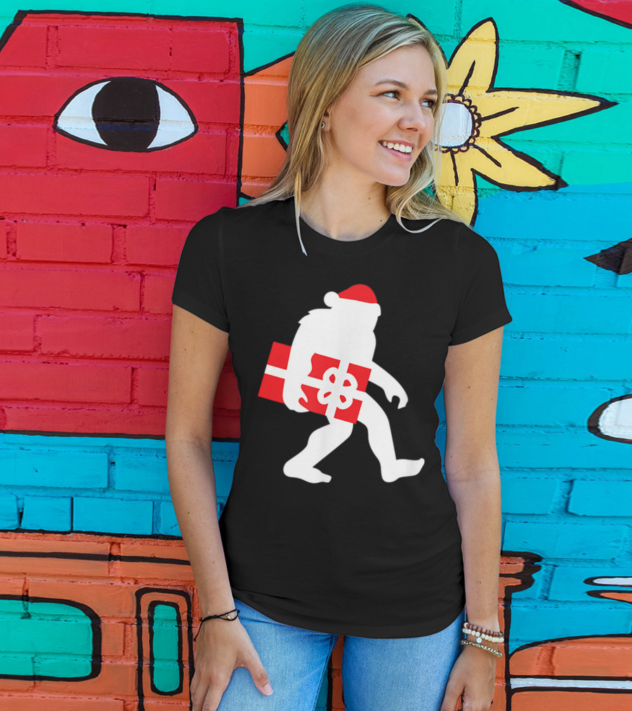Nice Bigfoot Carrying Christmas Gift In Santa Hat T-Shirt
