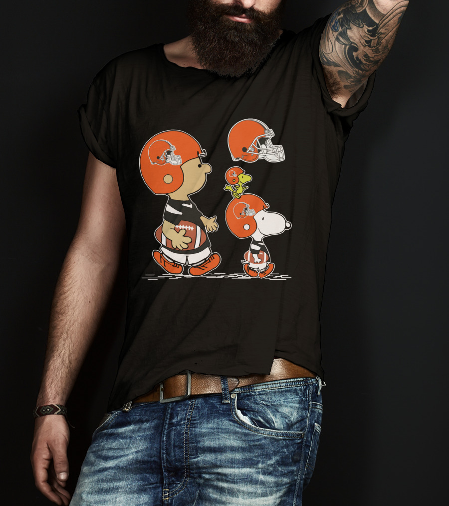 Browns Charlie Brown Snoopy Woodstock Football Helmets T-Shirt