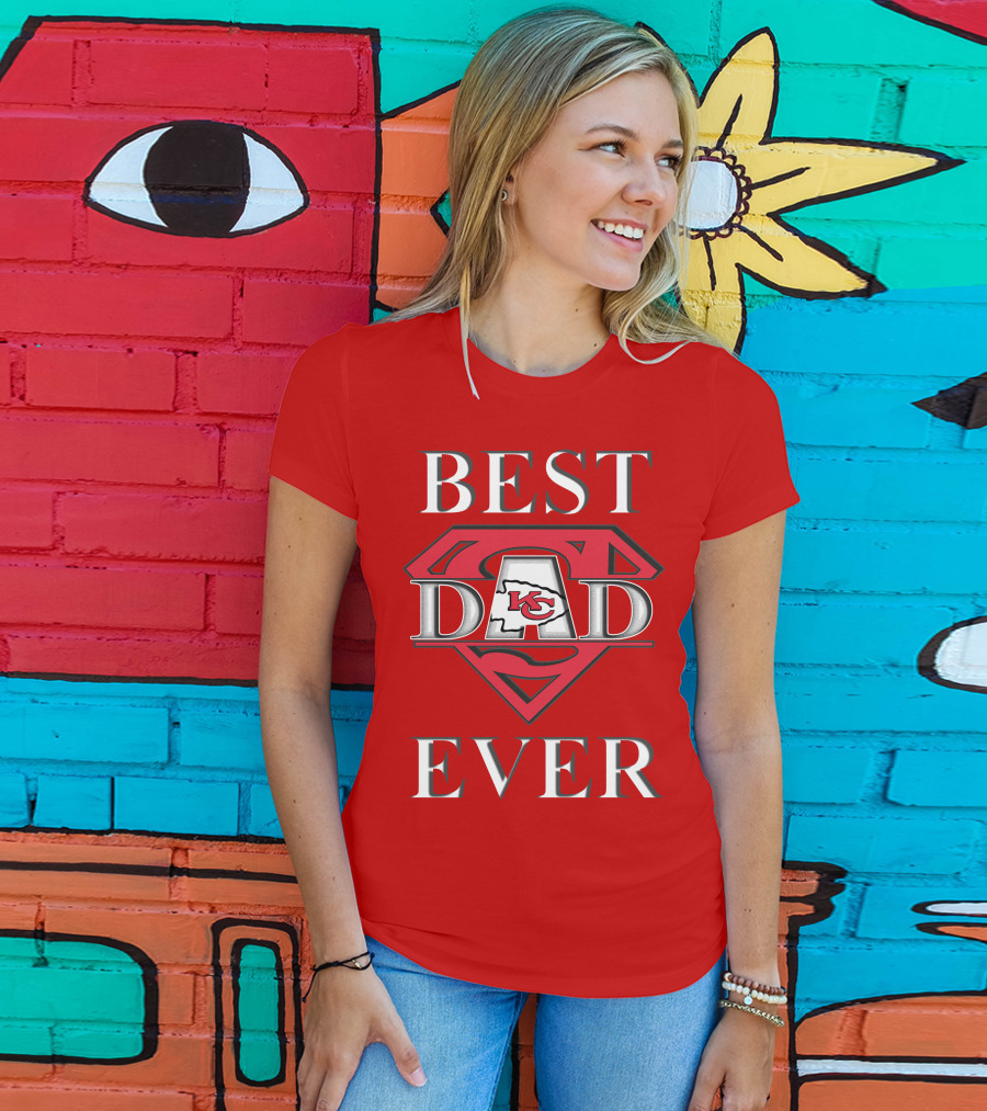 BEST DAD EVER Chiefs Logo Red Superman Shield T-Shirt